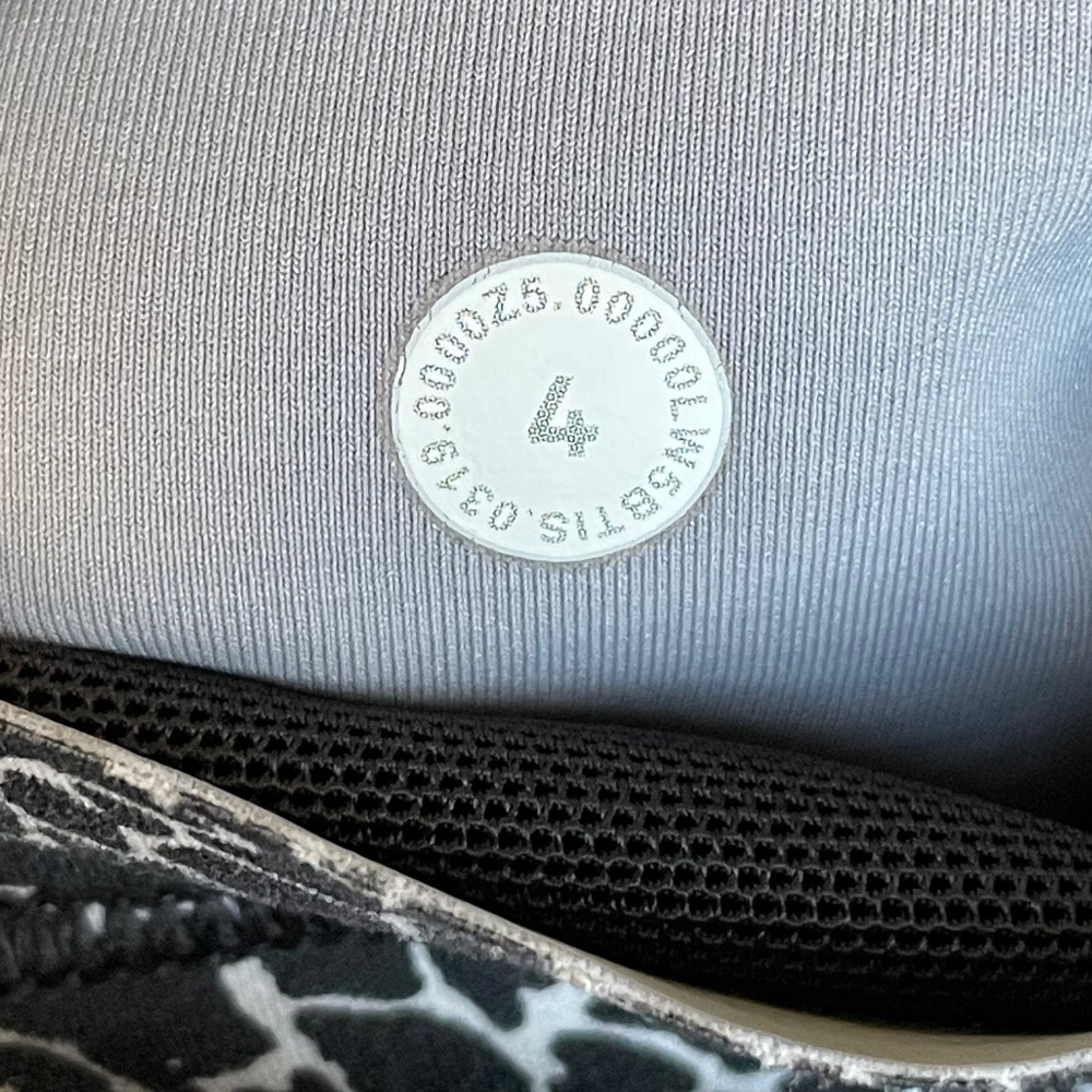 Lululemon In Movement Tight 25" Everlux - Size 4 - Picture 9 of 9